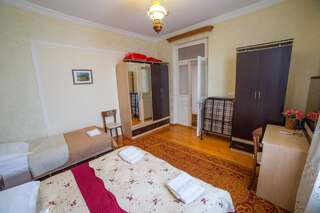 Гостевой дом Savanna Guest House Dedoplis Tskaro Двухместный номер с двуспальной кроватью и дополнительной кроватью-1